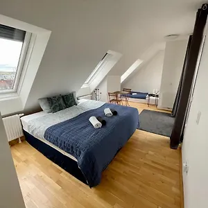  Gazde/Camere de închiriat Eca Rooftop Live - Private & Serviced
