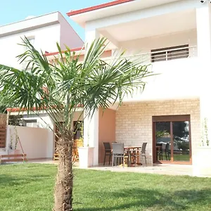 rezervați aici
