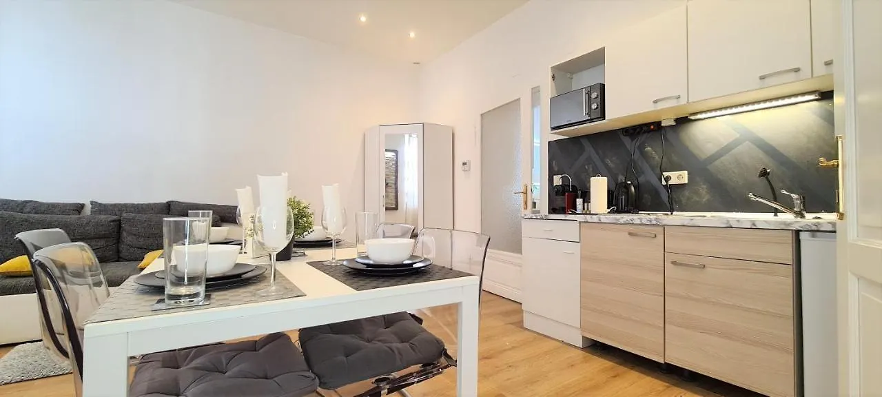 Wiener Buddha Style Flat With Inner Garden- Marzstrasse City Apartments Austria