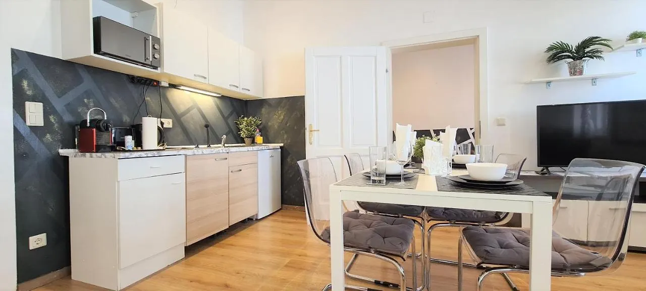 Wiener Buddha Style Flat With Inner Garden- Marzstrasse City Apartments 0*, Vienna Austria