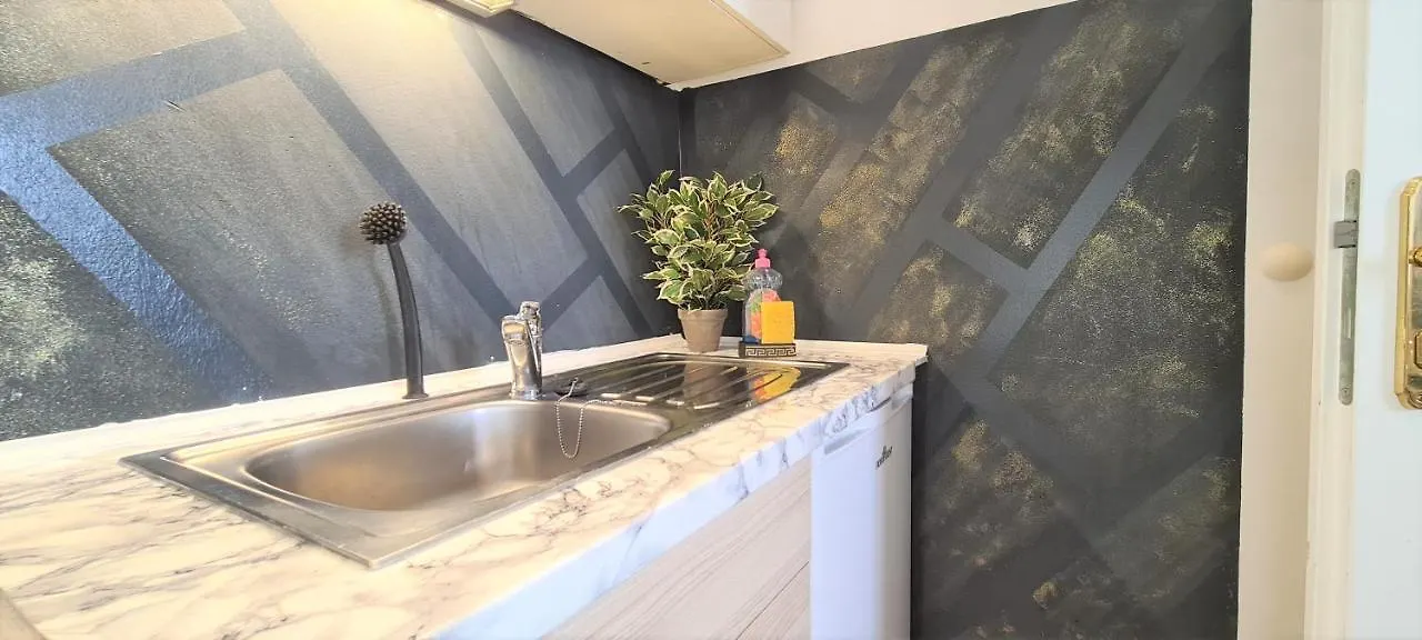 Wiener Buddha Style Flat With Inner Garden- Marzstrasse City Apartments 0*, Vienna