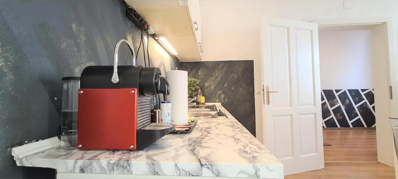 Wiener Buddha Style Flat With Inner Garden- Marzstrasse City Apartments 0*, Vienna