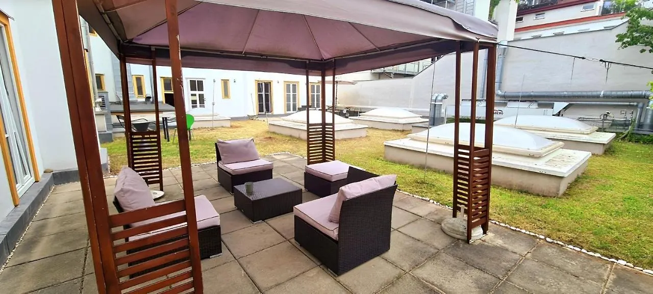Wiener Buddha Style Flat With Inner Garden- Marzstrasse City Apartments Austria